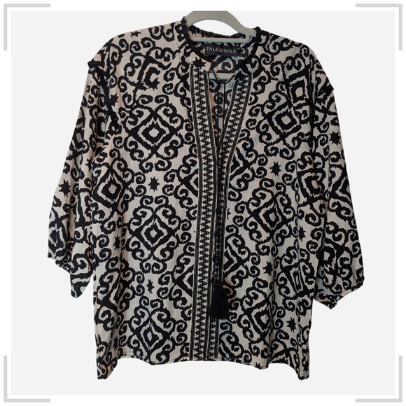 Talk of the Walk Tops - Pre-owned Talk of the Walk Black and White Patterned Blouse
